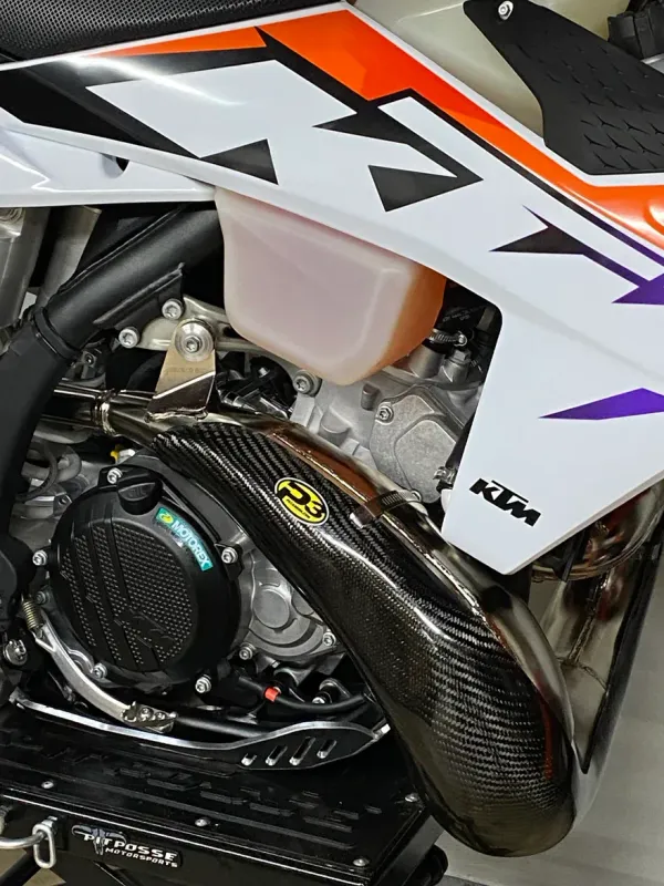P3 Carbon MAXCoverage FMF Gnarly/Fatty Pipe Guard 250/300 23-25 ENDURO