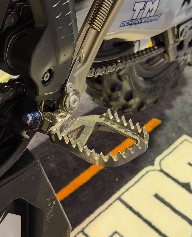 BPD TITANIUM FOOTPEGS 5mm DOWN 5mm BACK KTM GROUP 23-26