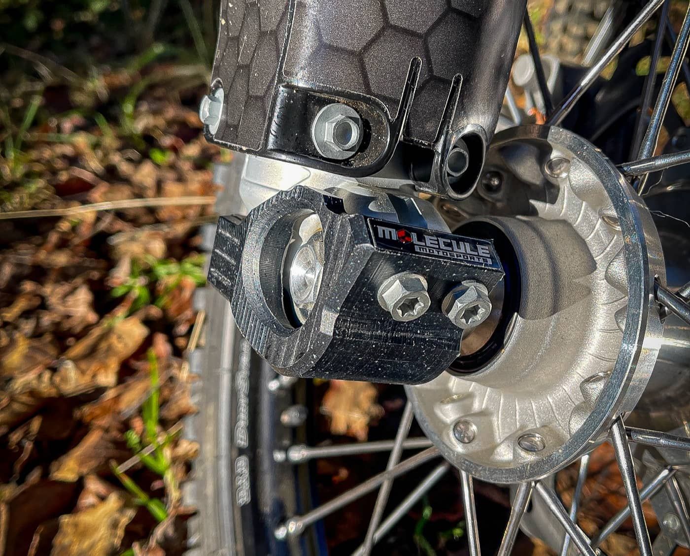 MOLECULE FORK LUG PROTECTION
