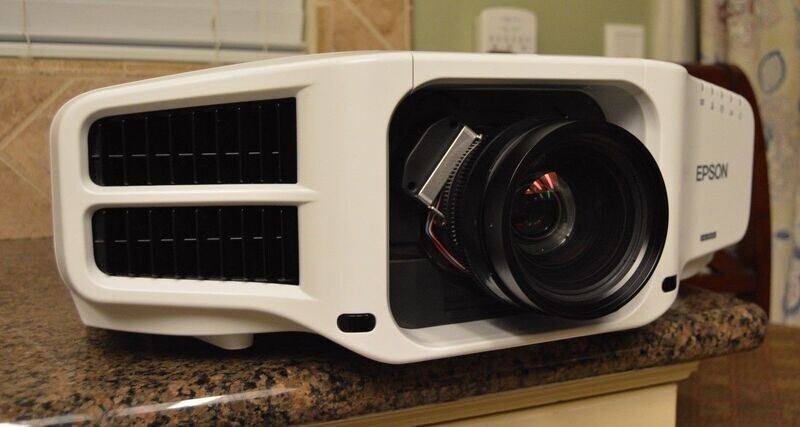 Epson PowerLite Pro G7400U - WUXGA 1080p LCD Projector (v11h762020)