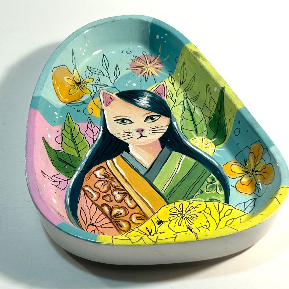 "CatWomenTwo" (Schale)