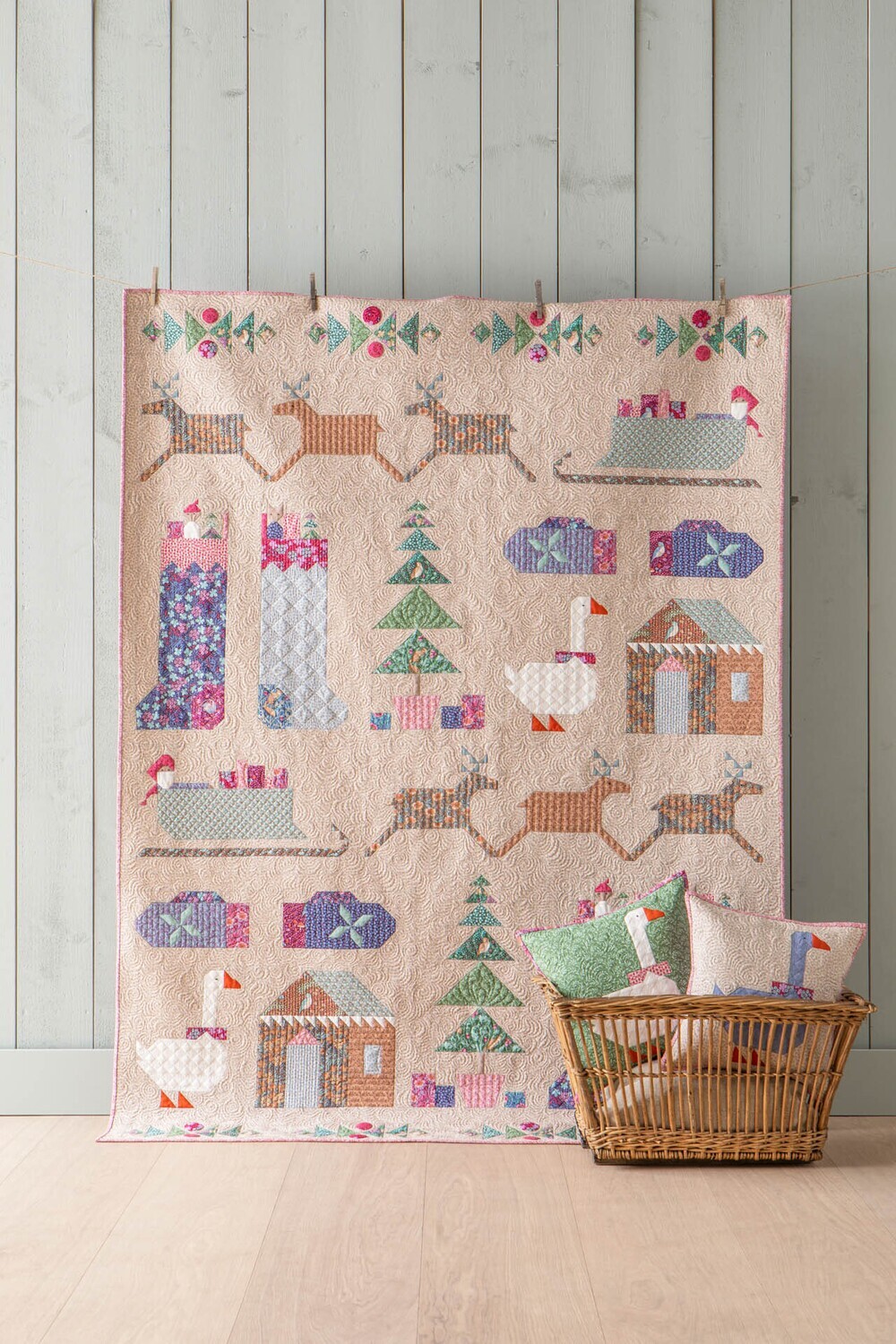 Tilda Happy Holiday Quilt Kit Beige