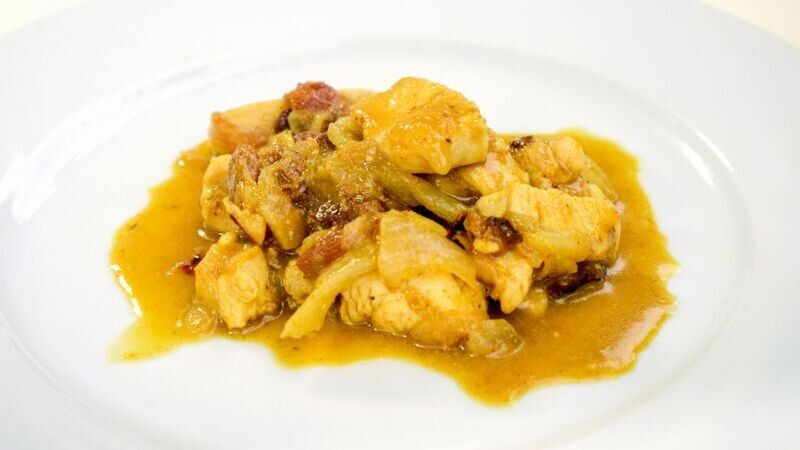 255.POLLO CON SALSA CURRY