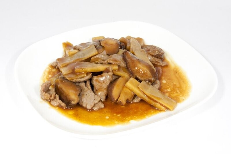 256.MANZO CON BAMBU E FUNGHI
