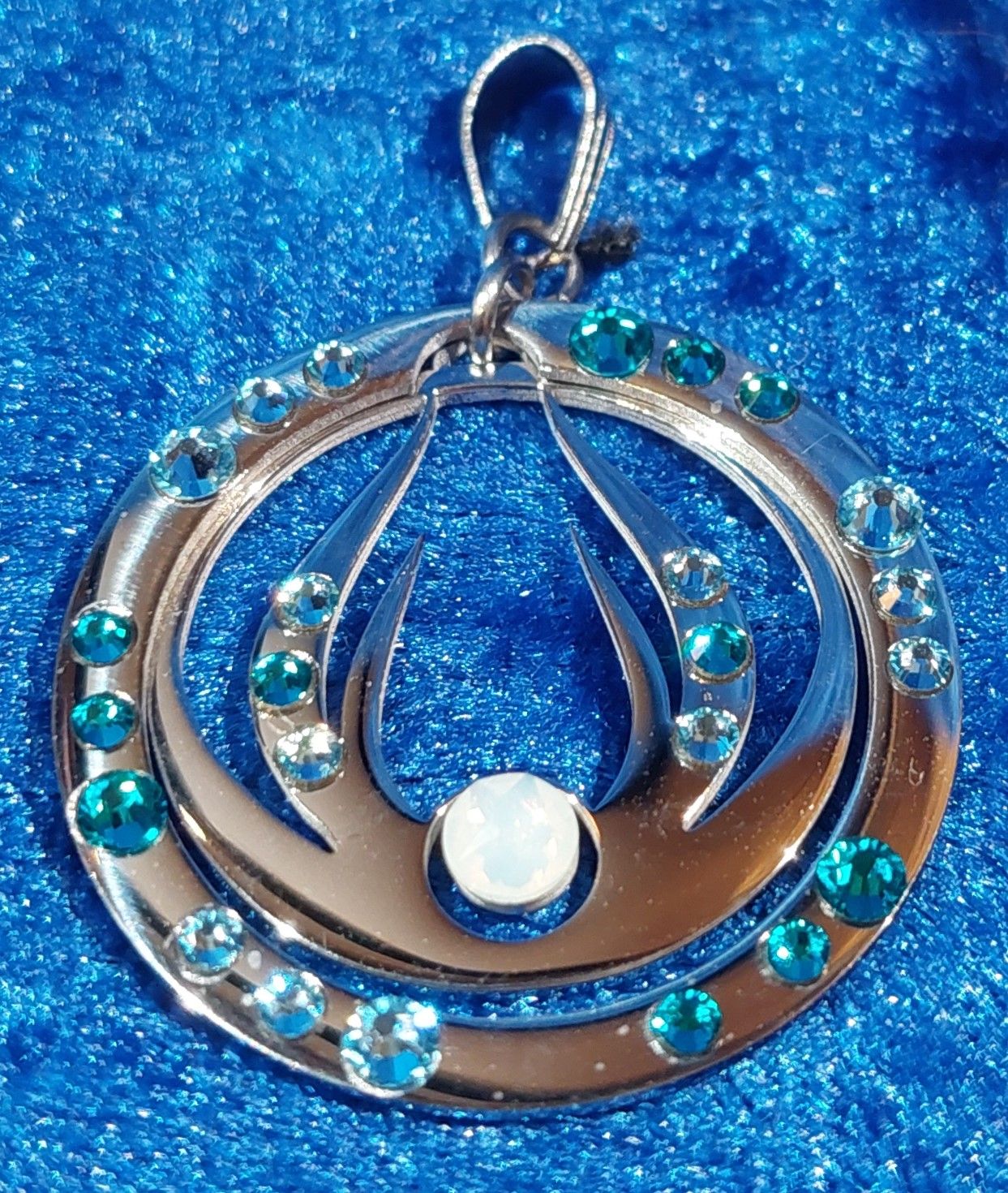 AWAKE Anhänger 28mm mit Umrandung