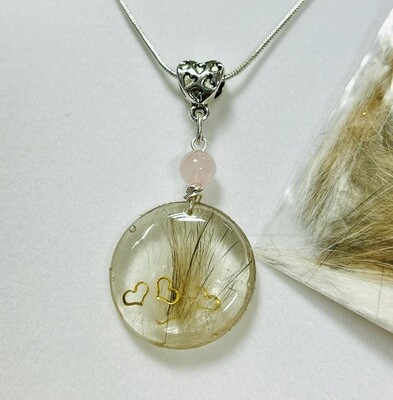 Pendentif poils d'animaux