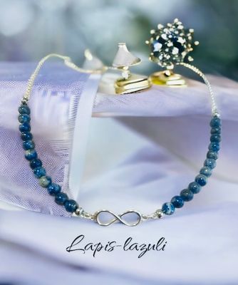 collier en lapis-lazuli symbole infini