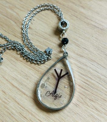 Pendentif rune algiz  et spinelle - protection