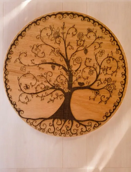 Arbre de vie - fleurs - gravure sur bois