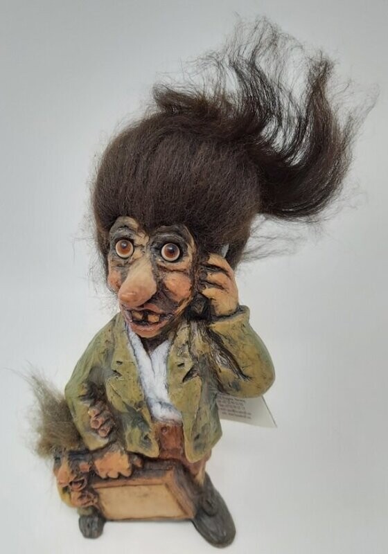 Troll Fosse Norway Donna con Valigia e Bimbo cm 22 Statua Portafortuna Norvegese