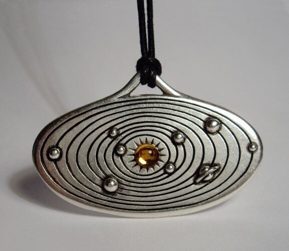 Collana con Ciondolo Ovale Sistema Solare e Pietra Centrale