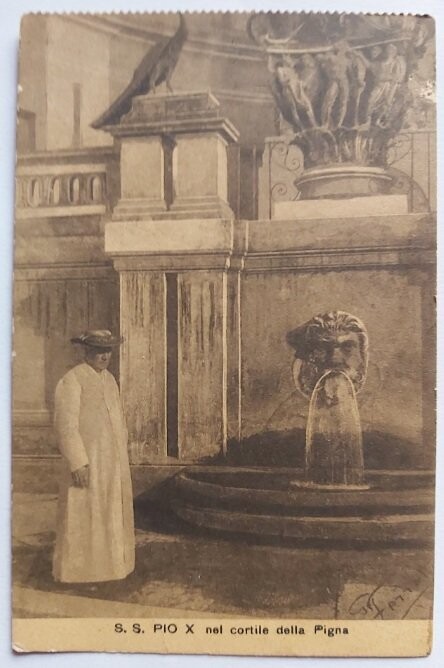 Cartolina Postale S. S. Pio X nel Cortile della Pigna Primi del 1900