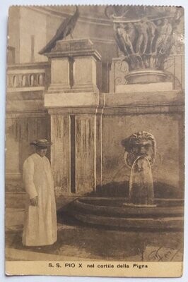 Cartolina Postale S. S. Pio X nel Cortile della Pigna Primi del 1900