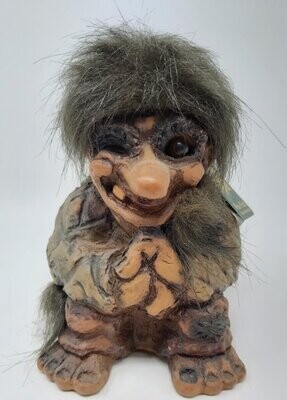 Troll Fosse Norway Troll Seduto su Tronco d'Albero Portafortuna Norvegese