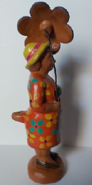 Fischietto Terracotta Pugliese Donna con Ombrellino Blu e Borsetta FTPD