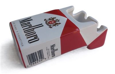 Posacenere Ceramica Riproduzione Pacchetto Sigarette Marlboro Collezione