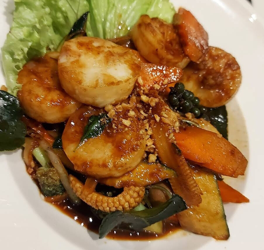 Noix de Saint-Jacques sautées à L'ail et au poivre vert