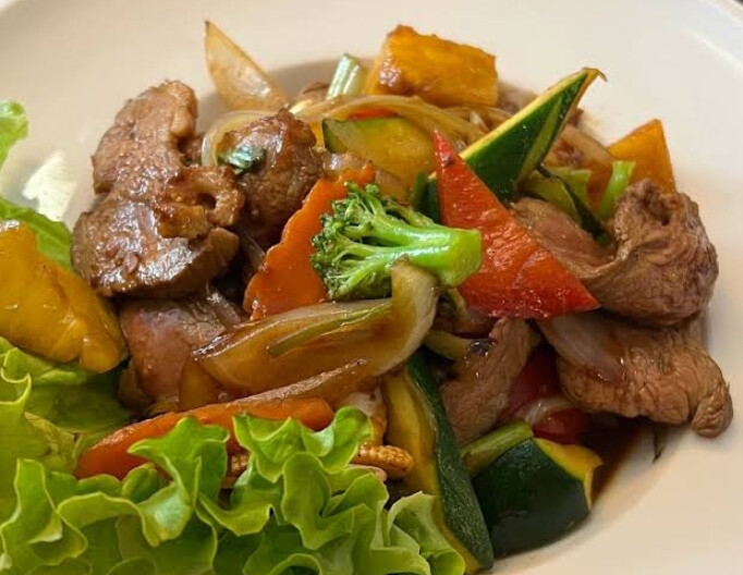 Canard sauté à l'ananas