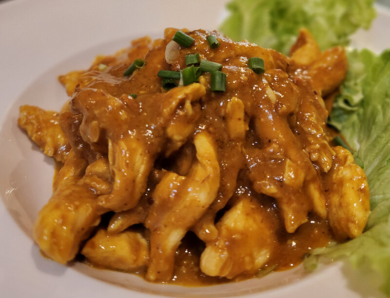Poulet sauté, sauce saté