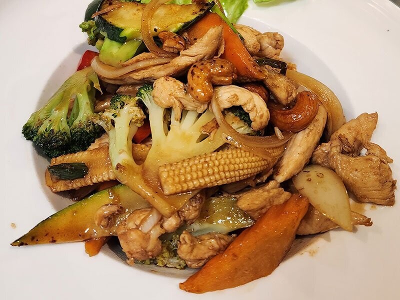 Poulet sauté aux noix de cajou