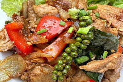 Porc à l'ail et au poivre vert