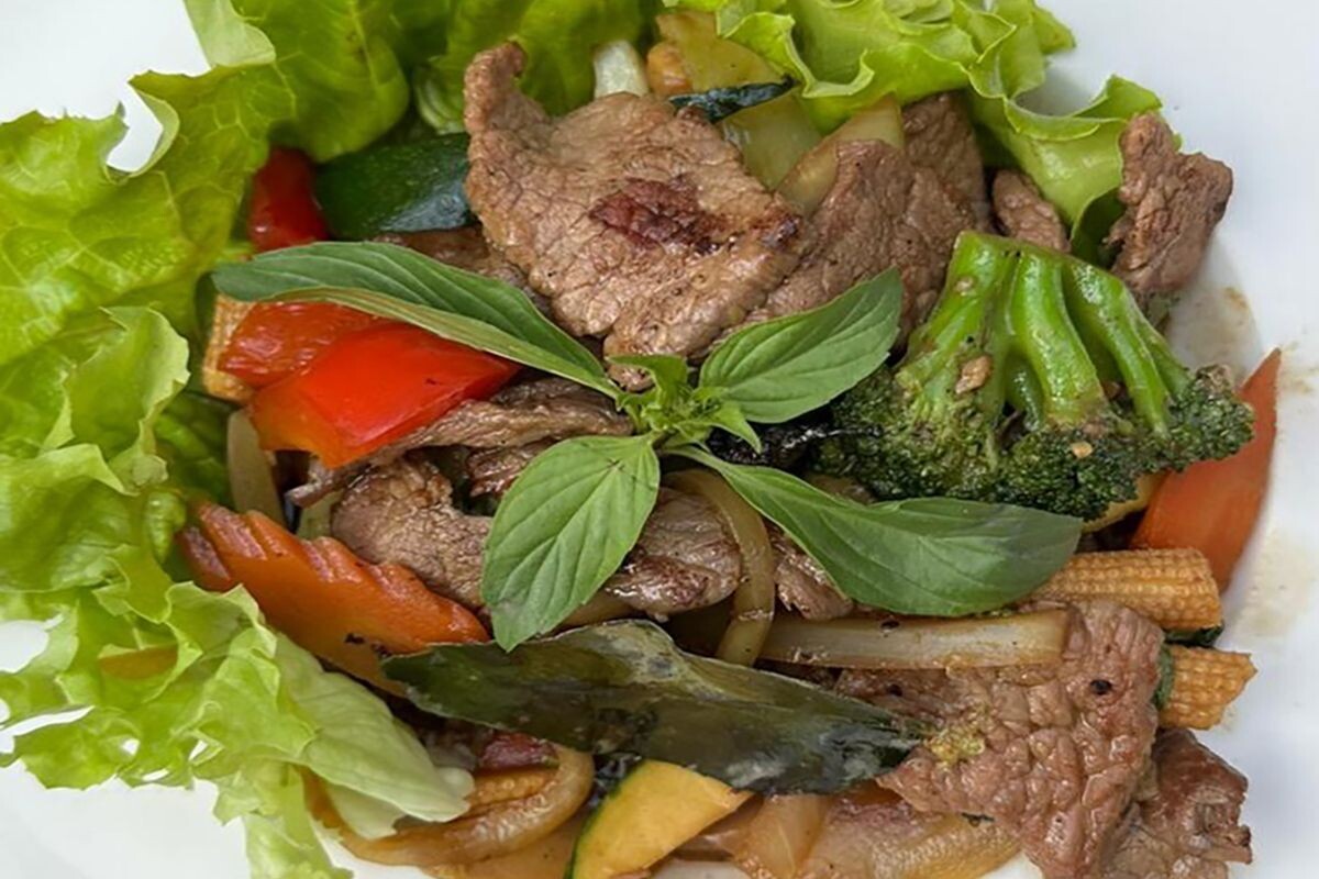 Bœuf sauté aux feuilles de citronnelle