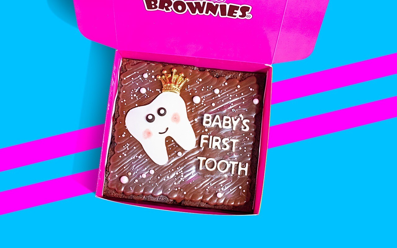 Baby&#39;s First Tooth Brownie Brownie Slab
