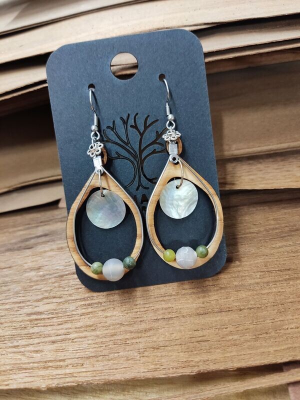 Double-Hoop-Ohrringe aus Eschenholz, Jade und Rauchquarz Double-Hoop-Ohrringe aus Eschenholz, Jade und Rauchquarz