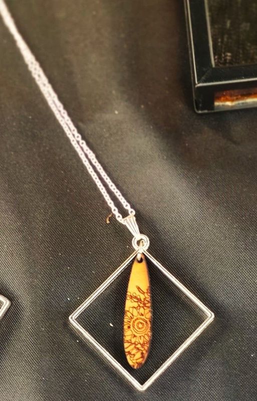 Kette Kette "Sunflower2" mit Saarbrücker Kirschholz