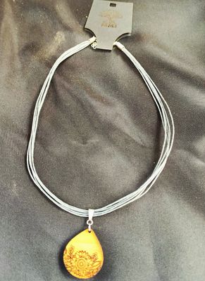 Kette mit Kirschholz Kette mit Kirschholz "Sonnenschein"