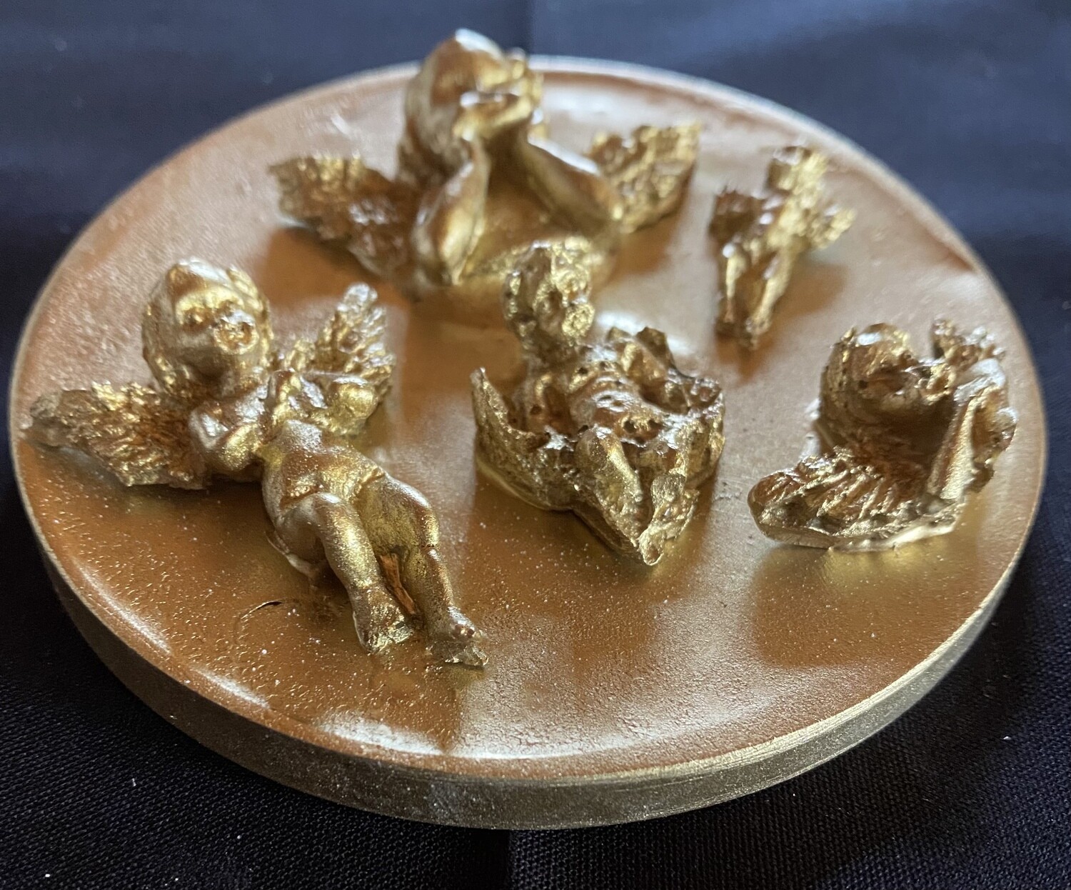 Resin  Cherub  plate /ornament