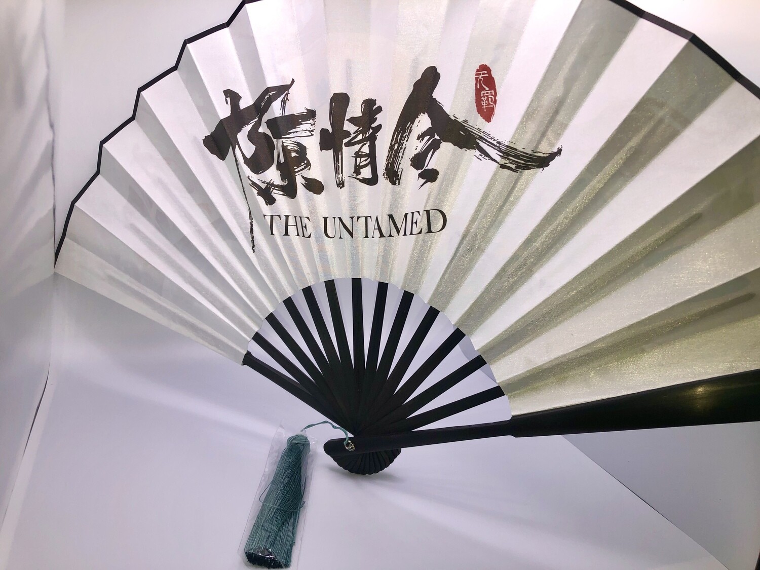 BL | Yaoi : Untamed Fan w/tassel