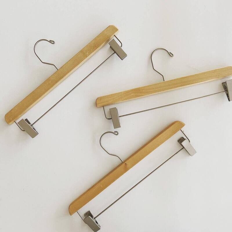 PREOWNED Wooden Clip Hanger Box of 25