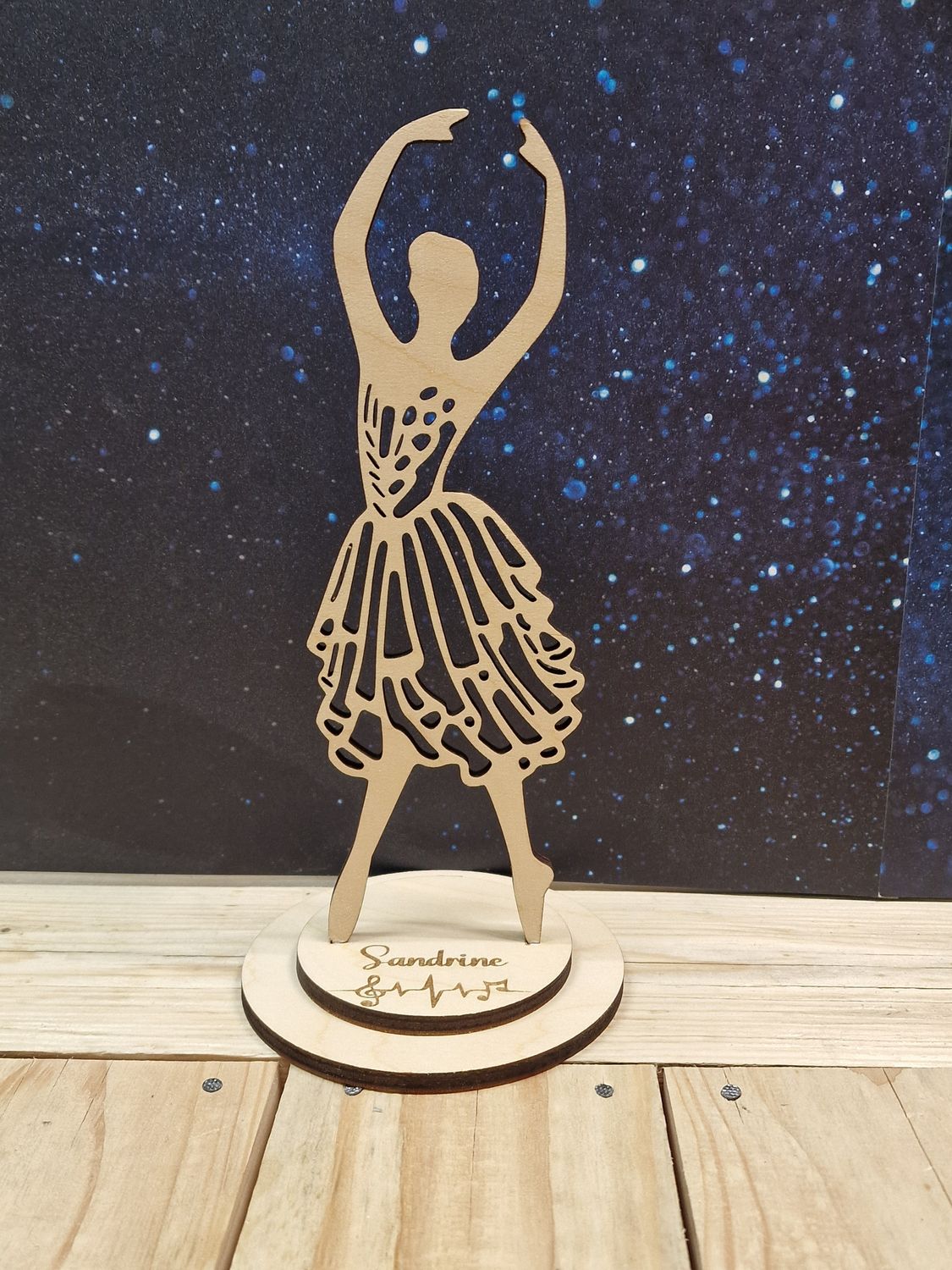 Danseuse en bois