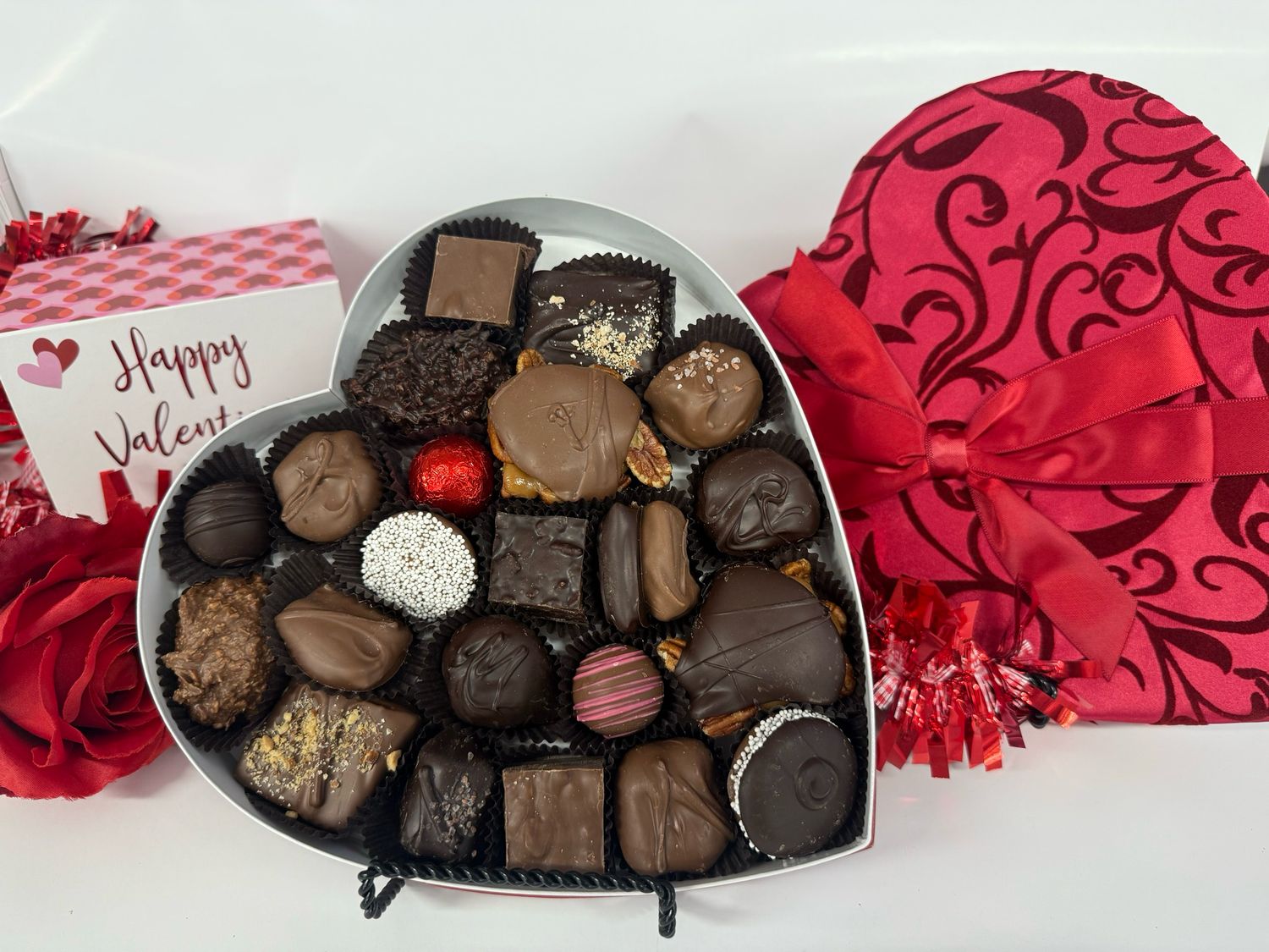 Pre-Packed 1 lb Red Satin Swirl Heart