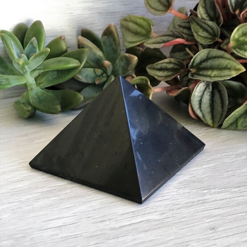 Shungite Pyramid 5cm