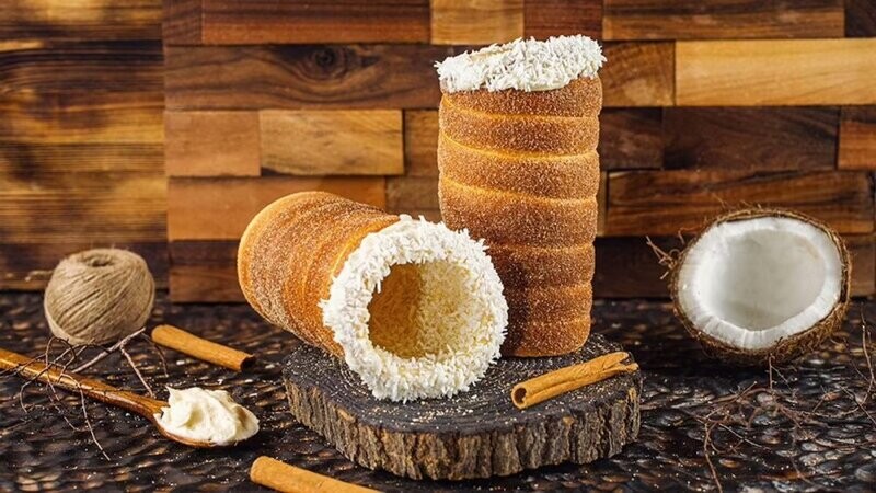 Classic Chimney with Vanilla Cream and Coconut