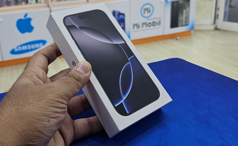 iPhone 16 Pro 256GB Titanium Black