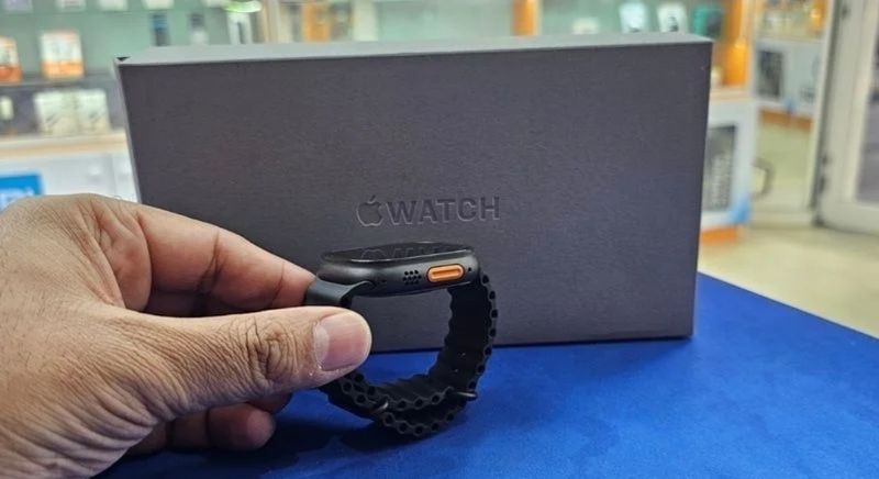 Apple Watch Ultra 2 Black Titanium Black Ocean Band