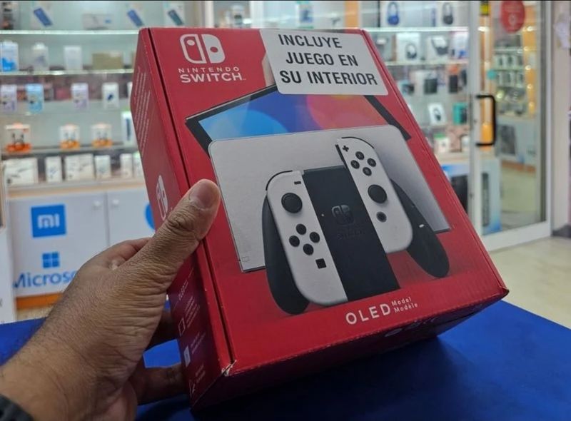 Nintendo Switch OLED + Super Mario Wonder 