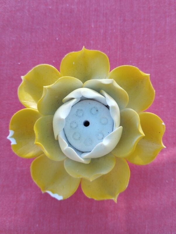 Support pour bâtons d'encens -  fleur couleur jaune