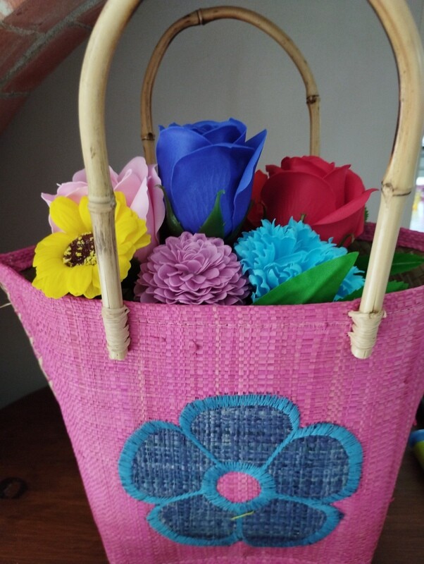 Fleur à savon - panier en osier fleur