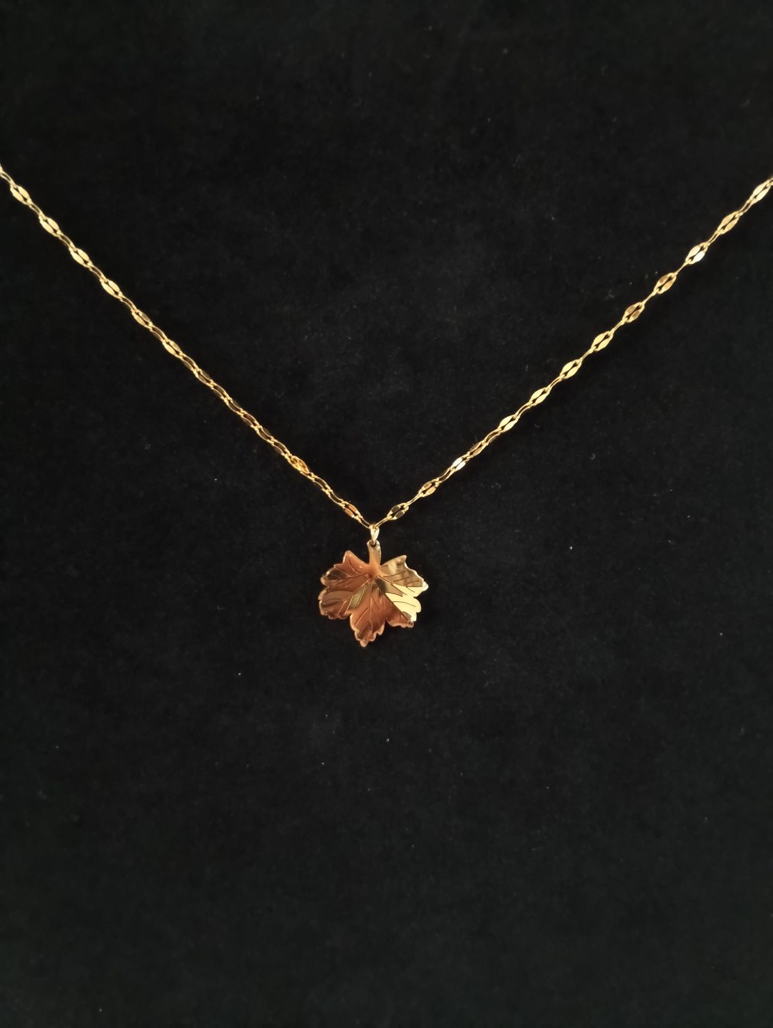 Collier feuille