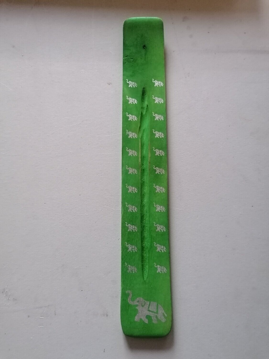 Porte encens en bois vert - éléphant