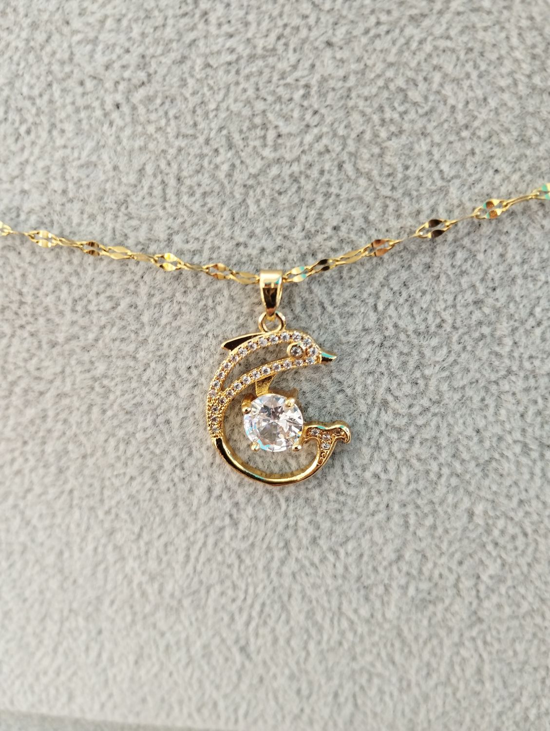 Chaîne avec pendentif - dauphin