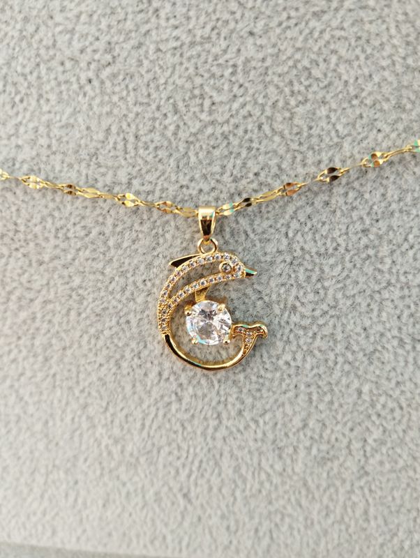 Chaîne avec pendentif - dauphin