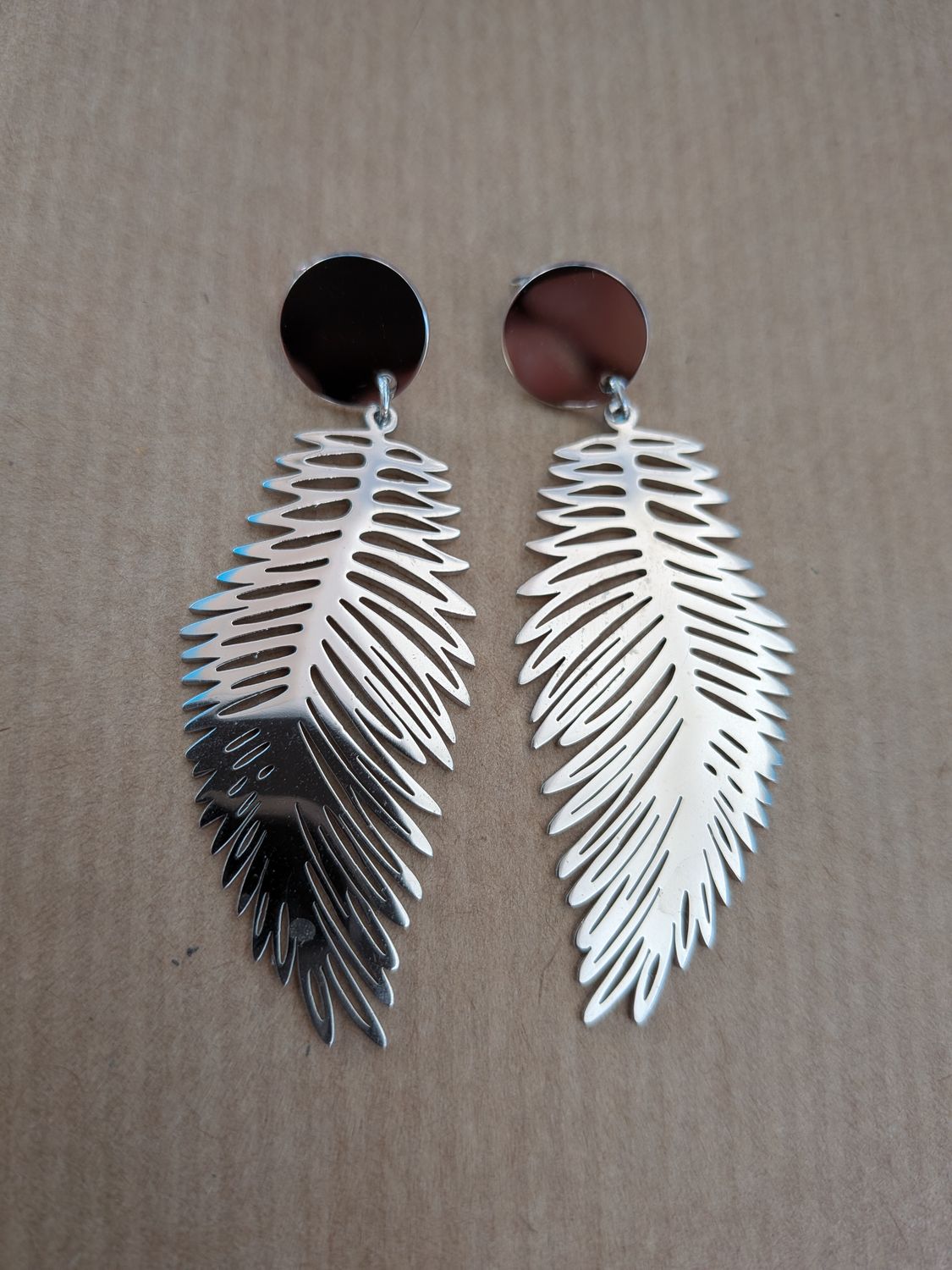 Boucle d'oreille - feuille argentée