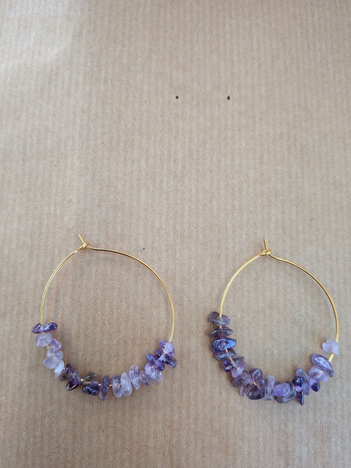 Boucle d'oreille créole avec pierre violettes