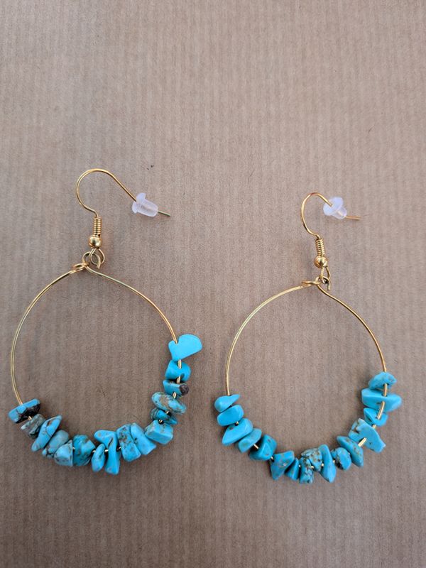 Boucle d'oreille créoles avec pierres turquoises