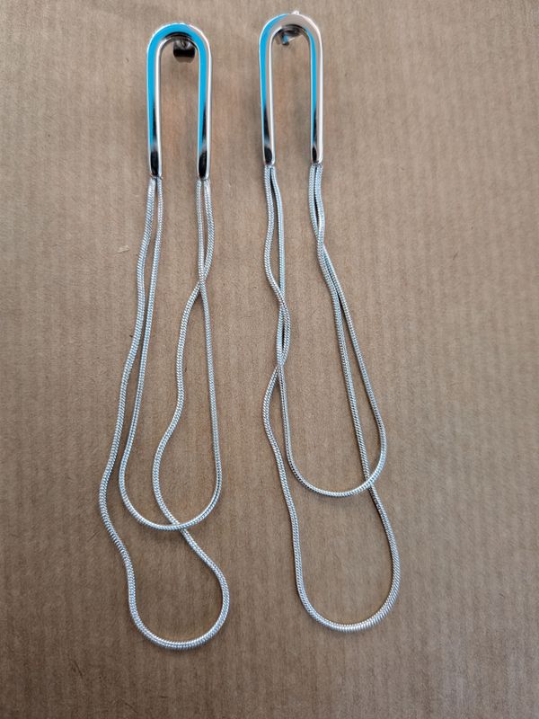 Boucle d'oreille "U inversé"